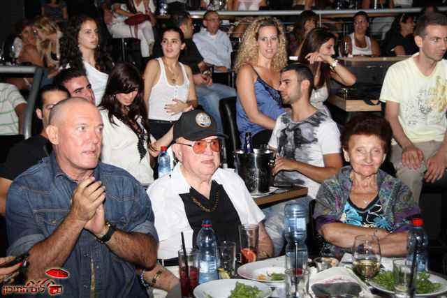 שלומי שבת והוריו